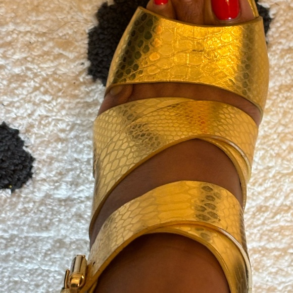 Michael Kors GOLD Platform Sandal - Picture 11 of 16